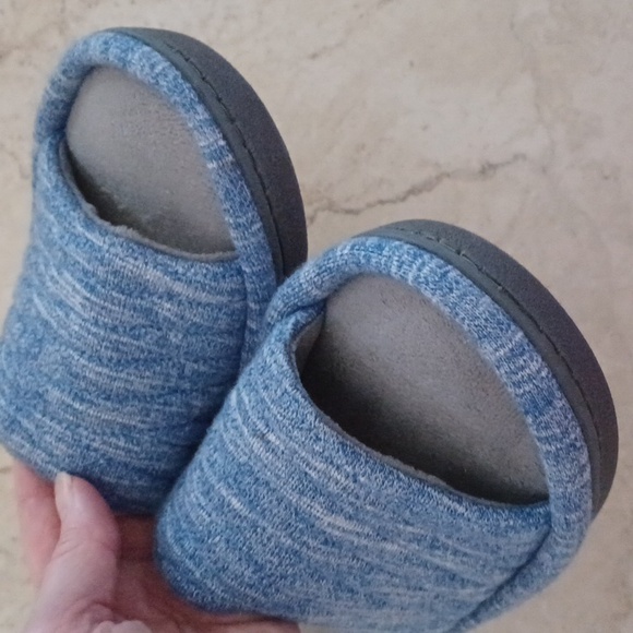 isotoner Slip-on Slippers - NWOT - Picture 7 of 7